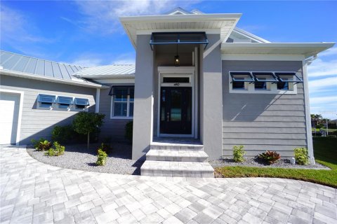 House in Punta Gorda, Florida 3 bedrooms, 232.72 sq.m. № 1723502 - photo 6