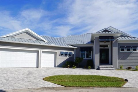 House in Punta Gorda, Florida 3 bedrooms, 232.72 sq.m. № 1723502 - photo 5