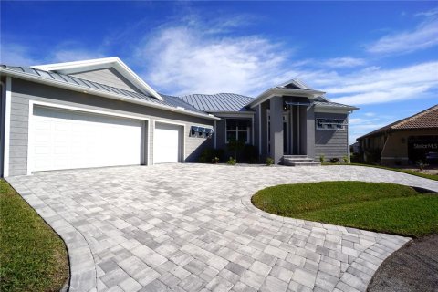 House in Punta Gorda, Florida 3 bedrooms, 232.72 sq.m. № 1723502 - photo 3