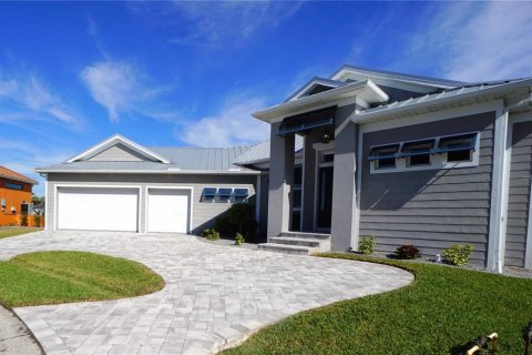 House in Punta Gorda, Florida 3 bedrooms, 232.72 sq.m. № 1723502 - photo 4