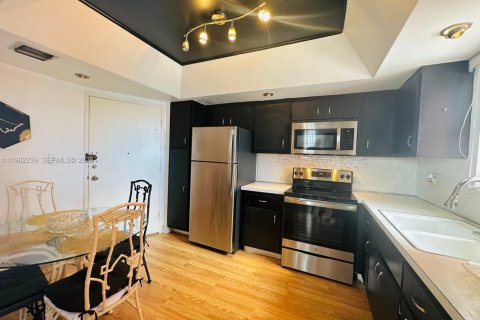 Купить кондоминиум в Майами, Флорида 2 спальни, 105.91м2, № 2047846 - фото 11