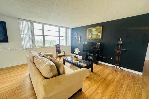 Купить кондоминиум в Майами, Флорида 2 спальни, 105.91м2, № 2047846 - фото 6