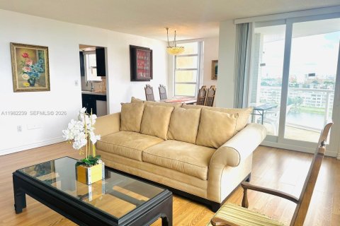 Купить кондоминиум в Майами, Флорида 2 спальни, 105.91м2, № 2047846 - фото 4