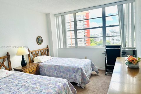 Купить кондоминиум в Майами, Флорида 2 спальни, 105.91м2, № 2047846 - фото 16