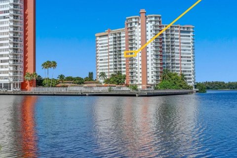 Кондоминиум с 2 спальнями в Майами, Флорида № 2047846