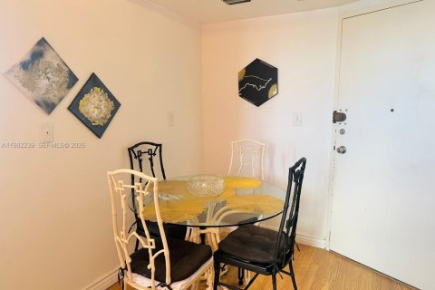 Купить кондоминиум в Майами, Флорида 2 спальни, 105.91м2, № 2047846 - фото 12