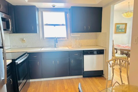 Купить кондоминиум в Майами, Флорида 2 спальни, 105.91м2, № 2047846 - фото 24