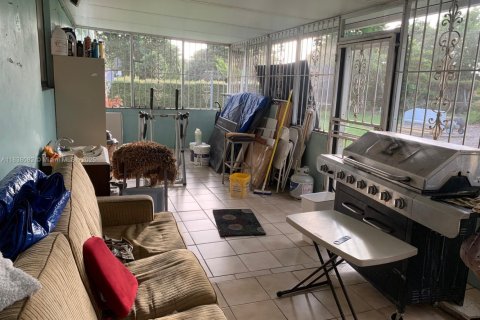 House in Miami, Florida 4 bedrooms, 161.65 sq.m. № 1823884 - photo 8