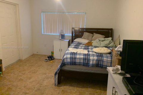 House in Miami, Florida 4 bedrooms, 161.65 sq.m. № 1823884 - photo 7