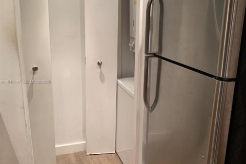 Condo in Coral Gables, Florida, 2 bedrooms  № 2005684 - photo 13