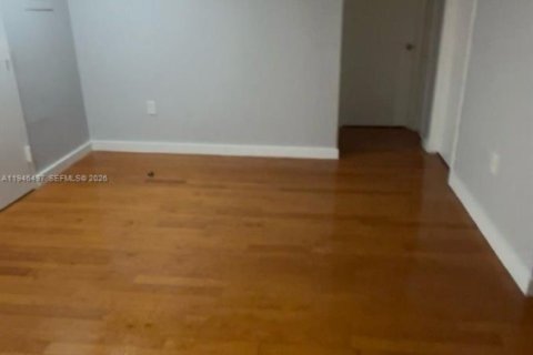 Condo in Coral Gables, Florida, 2 bedrooms  № 2005684 - photo 25