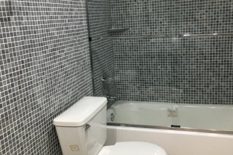 Condo in Coral Gables, Florida, 2 bedrooms  № 2005684 - photo 9