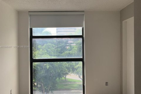 Condo in Coral Gables, Florida, 2 bedrooms  № 2005684 - photo 5