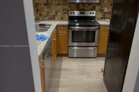 Condo in Coral Gables, Florida, 2 bedrooms  № 2005684 - photo 24