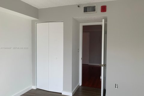 Condo in Coral Gables, Florida, 2 bedrooms  № 2005684 - photo 6