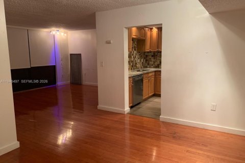 Condo in Coral Gables, Florida, 2 bedrooms  № 2005684 - photo 15