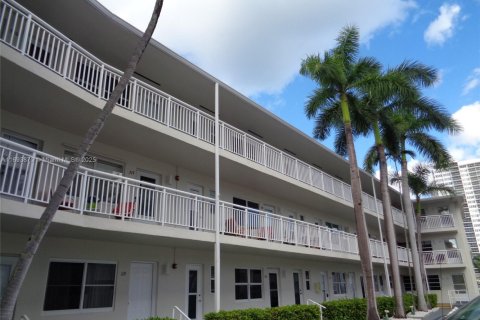 Copropriété à vendre à Hallandale Beach, Floride: 1 chambre, 55.74 m2 № 1946566 - photo 10