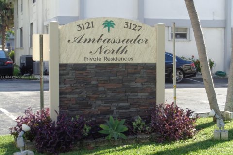 Copropriété à vendre à Hallandale Beach, Floride: 1 chambre, 55.74 m2 № 1946566 - photo 1