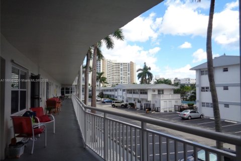 Copropriété à vendre à Hallandale Beach, Floride: 1 chambre, 55.74 m2 № 1946566 - photo 14