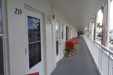 Copropriété à vendre à Hallandale Beach, Floride: 1 chambre, 55.74 m2 № 1946566 - photo 19