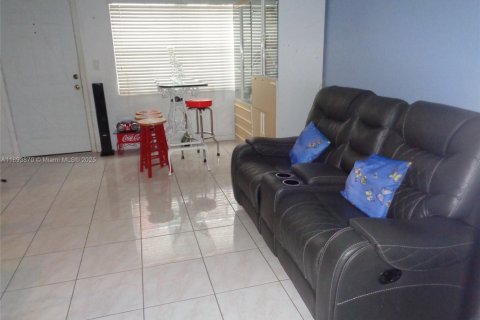 Copropriété à vendre à Hallandale Beach, Floride: 1 chambre, 55.74 m2 № 1946566 - photo 24