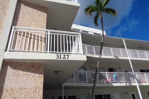 Copropriété à vendre à Hallandale Beach, Floride: 1 chambre, 55.74 m2 № 1946566 - photo 12