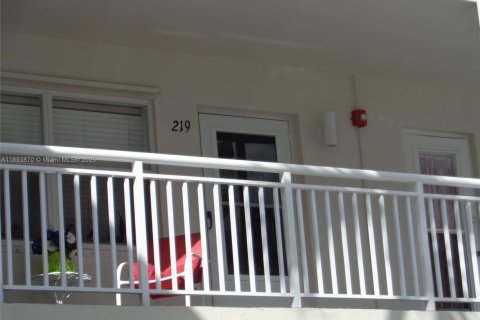 Copropriété à vendre à Hallandale Beach, Floride: 1 chambre, 55.74 m2 № 1946566 - photo 15