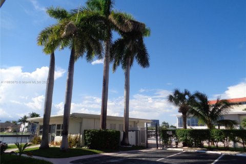 Copropriété à vendre à Hallandale Beach, Floride: 1 chambre, 55.74 m2 № 1946566 - photo 2