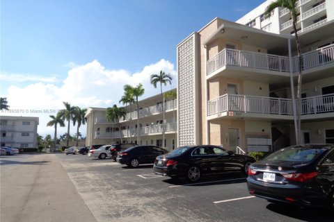 Copropriété à vendre à Hallandale Beach, Floride: 1 chambre, 55.74 m2 № 1946566 - photo 9