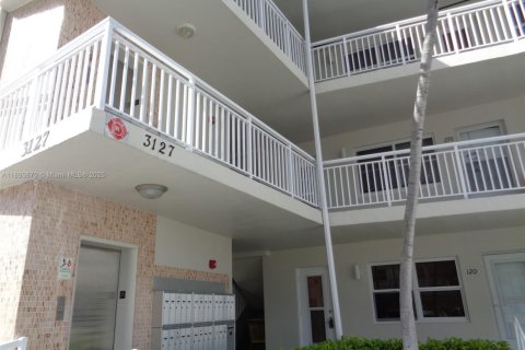 Copropriété à vendre à Hallandale Beach, Floride: 1 chambre, 55.74 m2 № 1946566 - photo 11