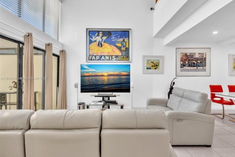 Condo in Miami, Florida, 3 bedrooms  № 2054338 - photo 10