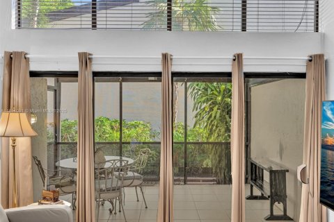 Condo in Miami, Florida, 3 bedrooms  № 2054338 - photo 8