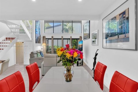 Condo in Miami, Florida, 3 bedrooms  № 2054338 - photo 26