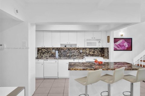 Condo in Miami, Florida, 3 bedrooms  № 2054338 - photo 20