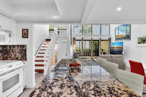 Condo in Miami, Florida, 3 bedrooms  № 2054338 - photo 17