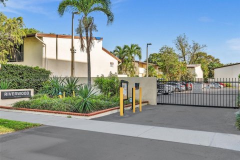 Condo in Miami, Florida, 3 bedrooms  № 2054338 - photo 4