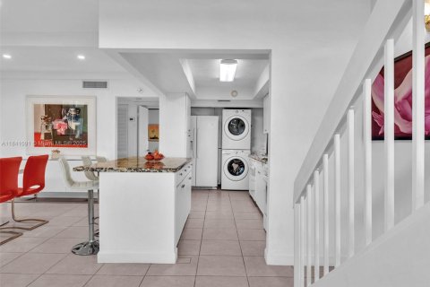 Condo in Miami, Florida, 3 bedrooms  № 2054338 - photo 18