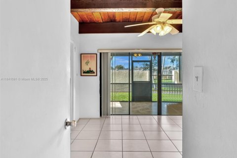 Condo in Miami, Florida, 3 bedrooms  № 2054338 - photo 30