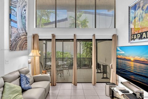 Condo in Miami, Florida, 3 bedrooms  № 2054338 - photo 14