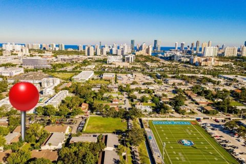 Condo in Miami, Florida, 3 bedrooms  № 2054338