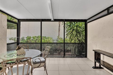 Condo in Miami, Florida, 3 bedrooms  № 2054338 - photo 7