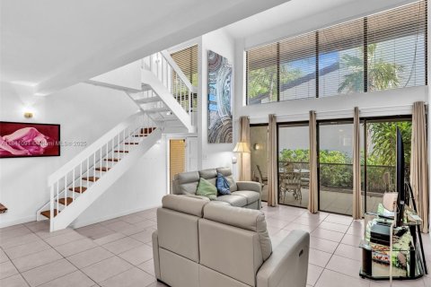 Condo in Miami, Florida, 3 bedrooms  № 2054338 - photo 11