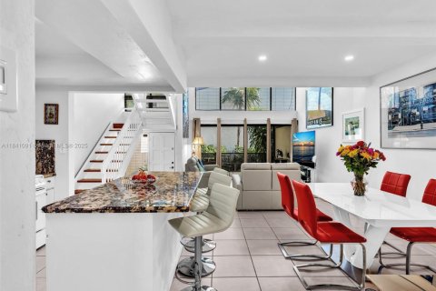 Condo in Miami, Florida, 3 bedrooms  № 2054338 - photo 27