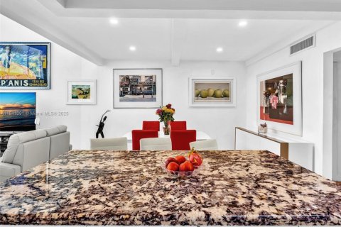 Condo in Miami, Florida, 3 bedrooms  № 2054338 - photo 24