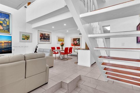 Condo in Miami, Florida, 3 bedrooms  № 2054338 - photo 9