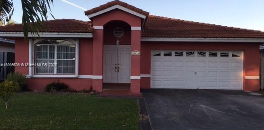 Villa ou maison à Miami, Floride 4 chambres, 184.6 m2 № 1966345