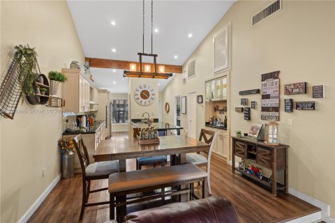 Townhouse in Pembroke Pines, Florida 2 bedrooms, 111.11 sq.m. № 2043081 - photo 8