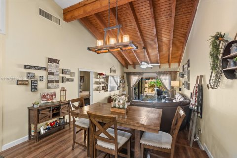 Townhouse in Pembroke Pines, Florida 2 bedrooms, 111.11 sq.m. № 2043081 - photo 10