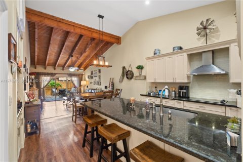 Townhouse in Pembroke Pines, Florida 2 bedrooms, 111.11 sq.m. № 2043081 - photo 15