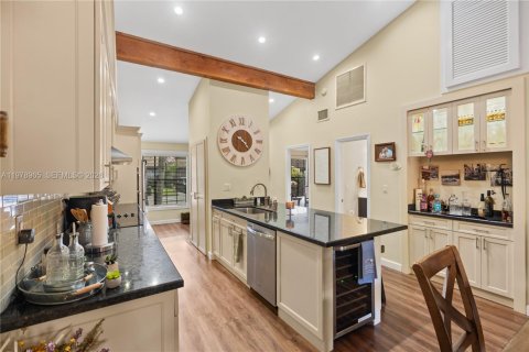 Townhouse in Pembroke Pines, Florida 2 bedrooms, 111.11 sq.m. № 2043081 - photo 19